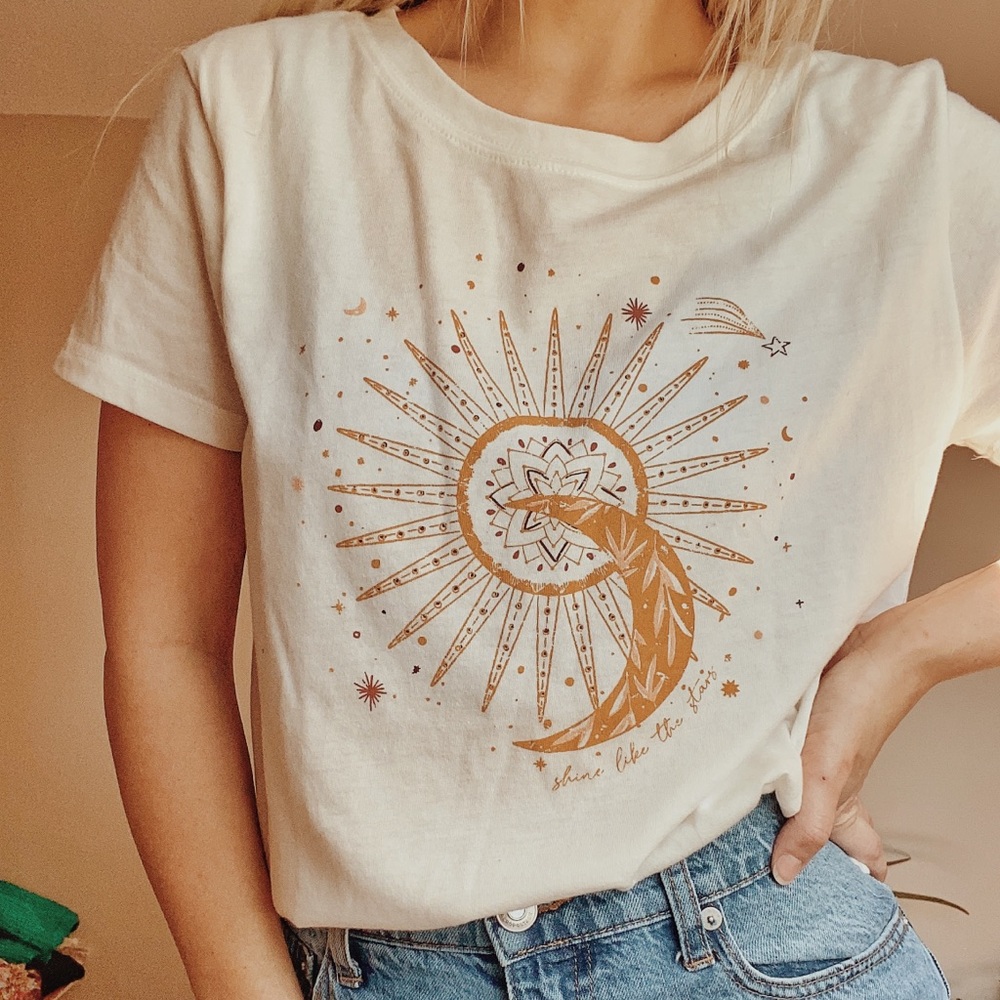Shine like the stars graphic T-shirt